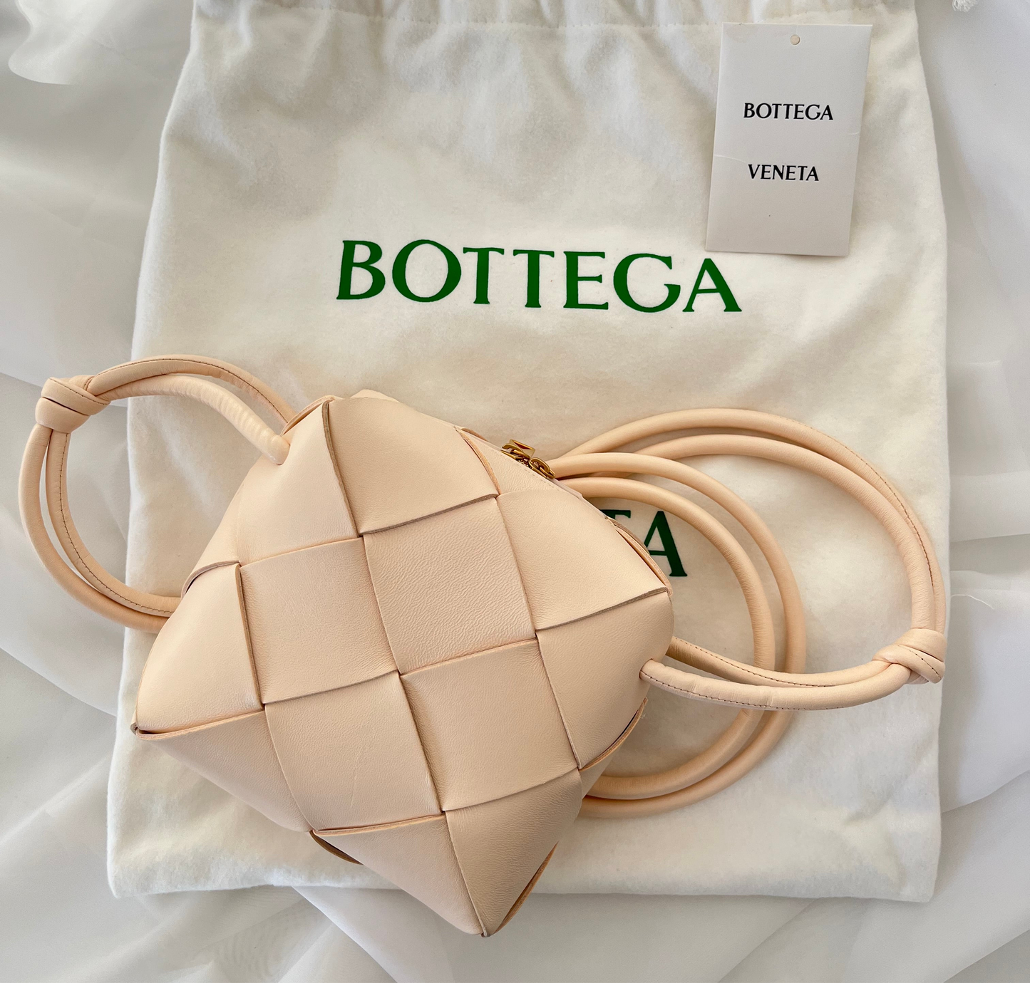 【BOTTEGA VENETA】MINI CASSETTE SHOULDER BAG Bottega Veneta Cassette Mini Intrecciato Leather Shoulder