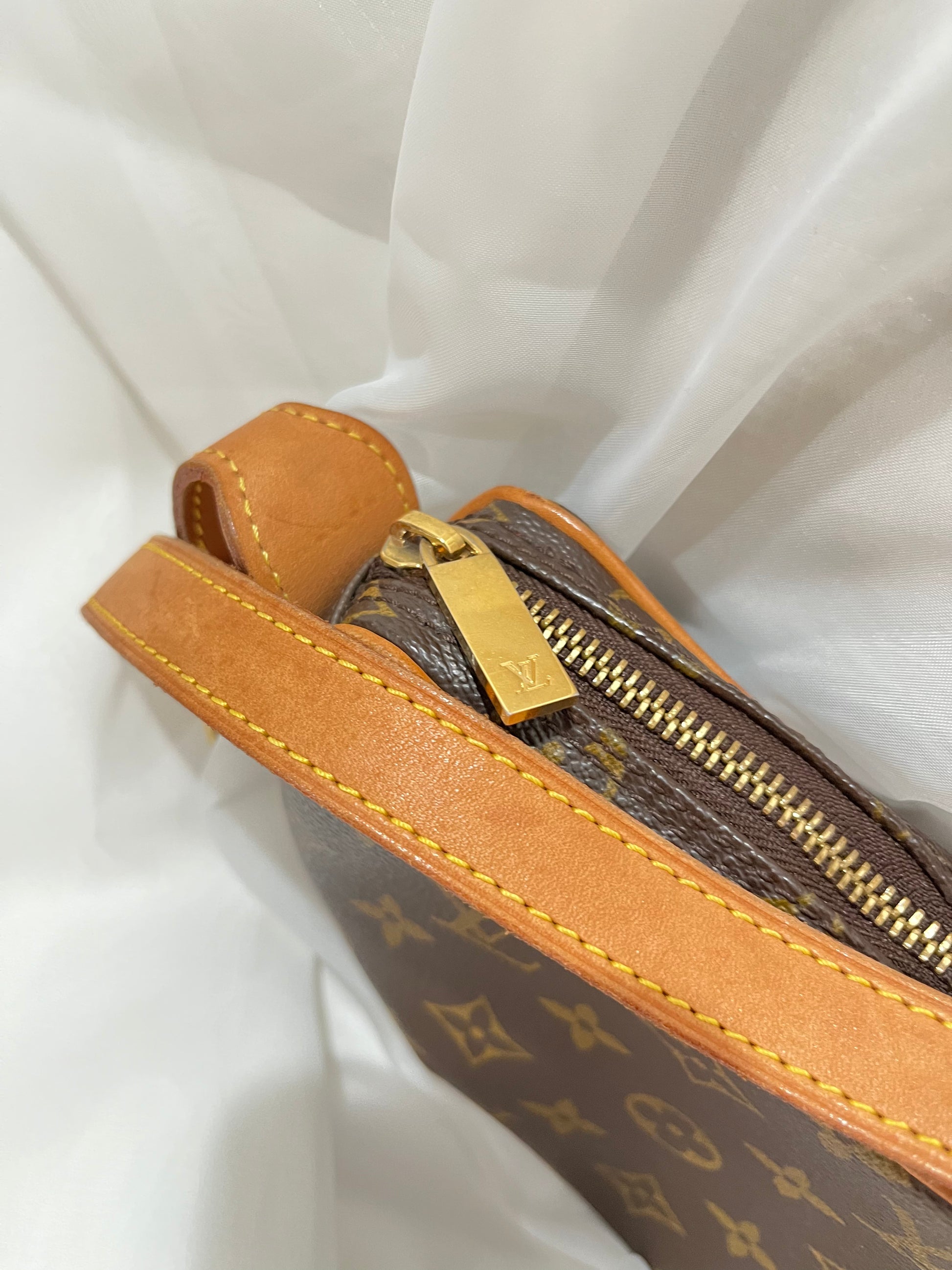 Louis Vuitton Monogram Pochette Croissant Shoulder Bag – Another