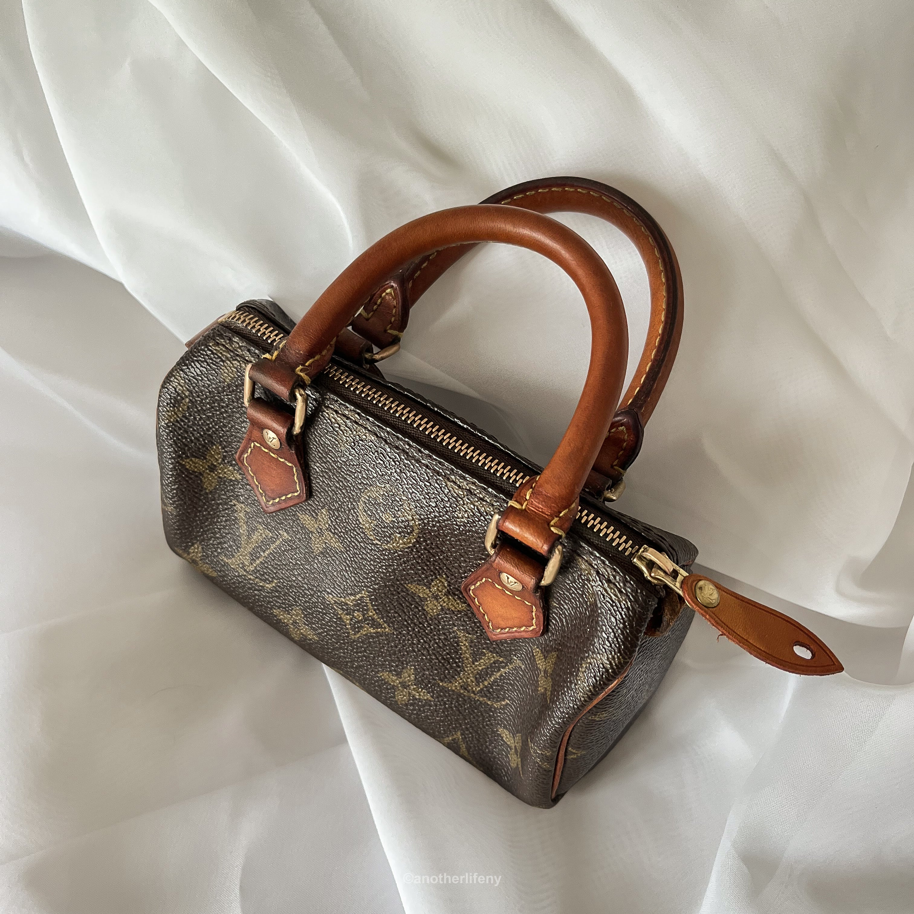 Lv mini speedy discount bag